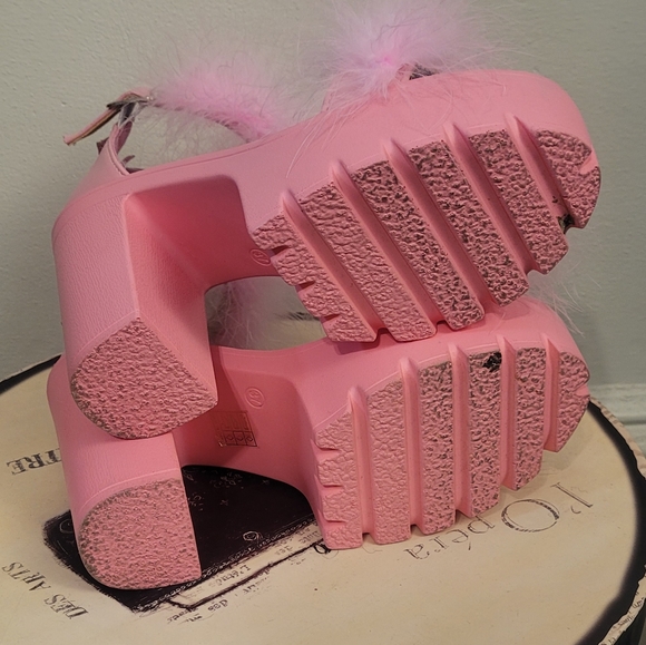 💰Sold💵Pink Platform Heels - Picture 6 of 7